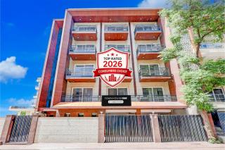 Super Townhouse Oak Sector 39 Medanta - 0
