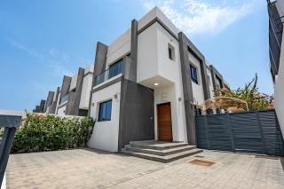 Exceptional 4BR Coastal Villa with Assistant Room, Private Pool, Scenic Sea Views & Outdoor BBQ Area, Al Dana Island, Fujairah by Deluxe Holiday Homes - 6