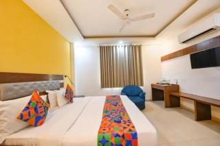 FabHotel Dev Palace - 9