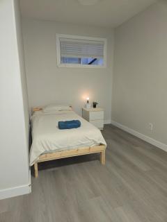 Cozy 2-Bedroom Oasis on Whyte Ave Near U of A - 2