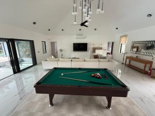Luxury Villa with Private Pool 4 Bedrooms - 1