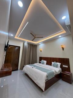 Hotel JP Royal Orchha - 1