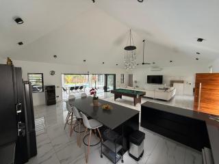 Luxury Villa with Private Pool 4 Bedrooms - 4