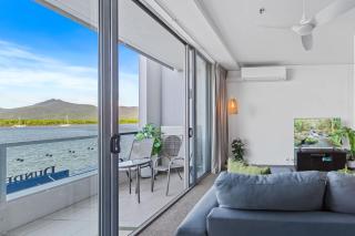 Reef - Waterfront City Pool Sauna & Gym - 7
