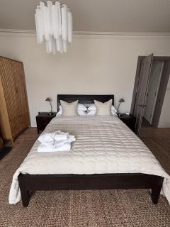 Stylish 4BR Victorian Home Parking with EV Charger - 9