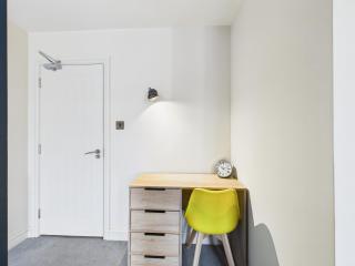 3x Studio and 3x Ensuite in PE1 with Smart TV, 500Mbps WiFi - 6