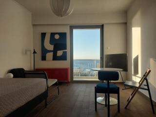 Luminous Seafront Studio - Heart of the City - 9