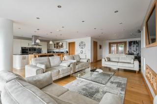 Luxury Corporate Accommodation Near Leeds - 8