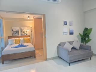Urban Oasis at BGC Uptown Parksuites with Balcony 300mbps close to Uptown Mall Grand Hyatt Mitsukoshi and St Lukes - 8