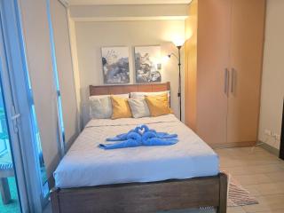 Urban Oasis at BGC Uptown Parksuites with Balcony 300mbps close to Uptown Mall Grand Hyatt Mitsukoshi and St Lukes - 5