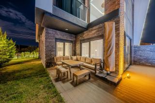 Luxury villa with waterfall pool and garden For 9 people - 2