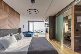 Romantic Jacuzzi Apartment by the Sea,Cape Rodon - 9