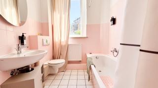 Schöne Altbauwohnung mit 2 privaten Parkplätzen für bis zu 8 Personen im Leipziger Westen - 3