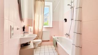 Schöne Altbauwohnung mit 2 privaten Parkplätzen für bis zu 8 Personen im Leipziger Westen - 4