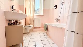 Schöne Altbauwohnung mit 2 privaten Parkplätzen für bis zu 8 Personen im Leipziger Westen - 5