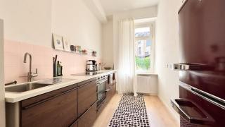 Schöne Altbauwohnung mit 2 privaten Parkplätzen für bis zu 8 Personen im Leipziger Westen - 1