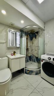 Stylish 2 Bedroom Apartment with Master suite, Near bus station - 1