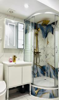 Stylish 2 Bedroom Apartment with Master suite, Near bus station - 2