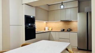 Stylish 2 Bedroom Apartment with Master suite, Near bus station - 0