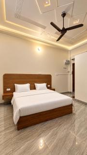 Hotel Siddhivinayak Near Rammandir Ayodhya - 1