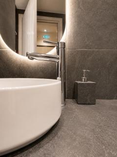 Patrwn 28 Suite 2 by Sotega Lux - Thessaloniki - 4