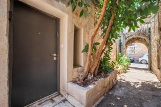 Ora's alley 3Bdrm apartment with balcony - 2