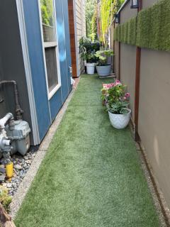 Very quiet, self-contained 1br guest suite - 9