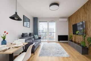 Spacious Apartment with a Balcony, Parking and Air-conditioning by Noclegi Renters - 4