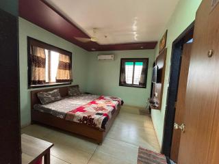 Hotel Mahadev and Guesthouse - 3