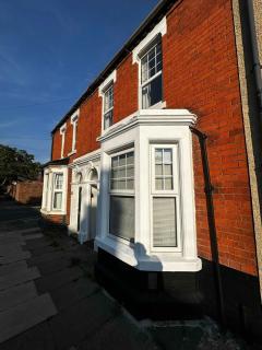Spacious 3BR House Near Sixfields Duston - 9