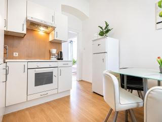 Modern Private Rooms in Shared Apartment Near Stadthalle - 3