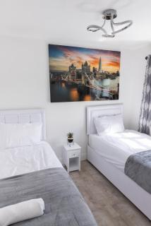 Contractors, 4BR, Parking, Cardiff, LONG STAYS - 3