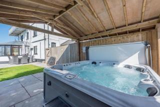 Pembrokeshire, Beach, Pool, Hot Tub, Sleeps 24 - 6