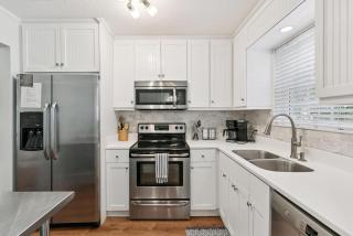 Sunny Dayz - Unit A, 1122 Park - 4