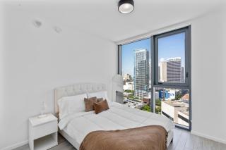 Perfect Miami 2 BR condo, with free parking! - 3
