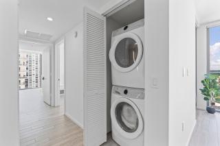 Perfect Miami 2 BR condo, with free parking! - 1