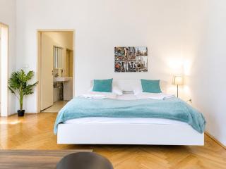 2BR Apt with King Beds & Wi-Fi - Long Stay - 0