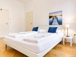 2BR Apt with King Beds & Wi-Fi - Long Stay - 7