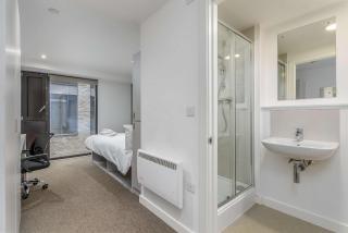 Modern Ensuite Room in Central Coventry - 7