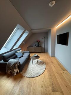 Conlon House Central - 1