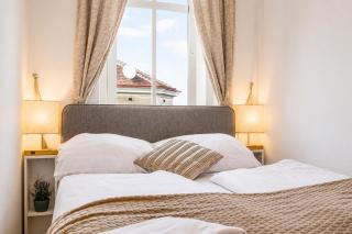 Cozy One Bedroom Apartment With Living Room Close to Wiener Stadthalle - 2