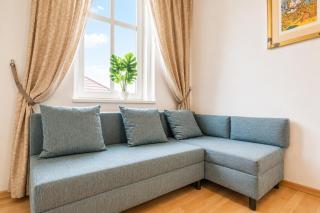 Cozy One Bedroom Apartment With Living Room Close to Wiener Stadthalle - 4