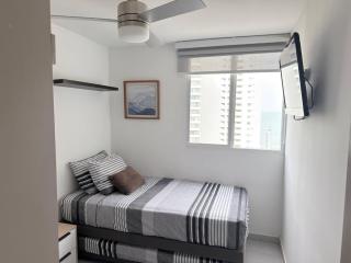 Exclusive 3 Bedroom Apartment - Sunset 47 - 2