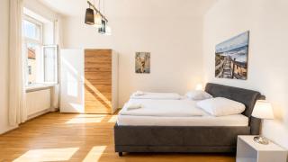 Central Vienna for Longstays, Comfy 1BR Apt with WIFI & TV - 1