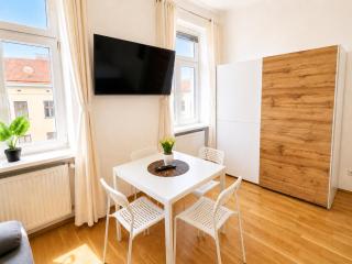 Central Vienna for Longstays, Comfy 1BR Apt with WIFI & TV - 7