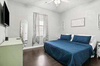 Charming 3-Bedroom Home in Groves - 9