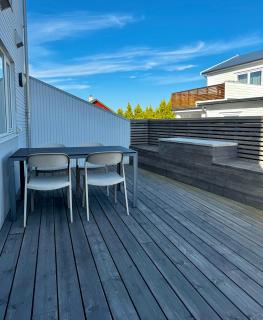 Entire 3-Bedroom Townhouse, 10 Minutes to ONS, Free Parking - 2