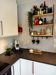 Entire 3-Bedroom Townhouse, 10 Minutes to ONS, Free Parking - 7