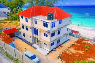 Oceanfront 2BR Ensuite Apartment with Balcony - 8