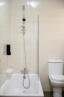 F6 Room 2, Private Room two single beds shared bathroom in shared Flat - 7